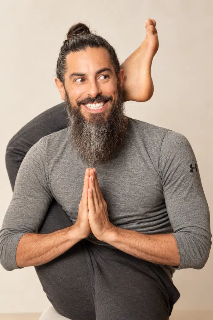 Formations - Maison Akasha Yoga Formation professeur de yoga Ashtanga : posture d’équilibre sur les bras